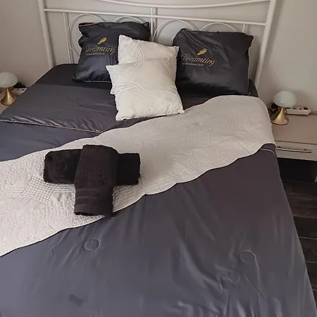 Privee Dans Maison Familiale Bed & Breakfast Charmes (Vosges)