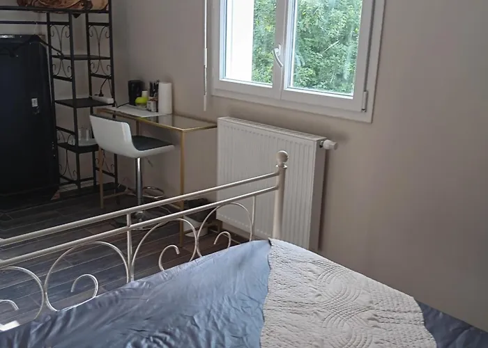 Privee Dans Maison Familiale Bed & Breakfast Charmes (Vosges)