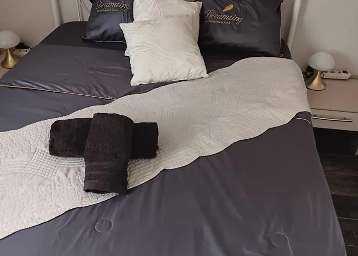 Privee Dans Maison Familiale Bed & Breakfast Charmes (Vosges)